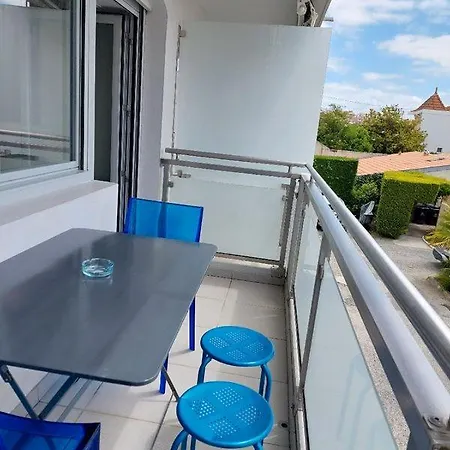 La Jetee Des Marins A 100 M De La *